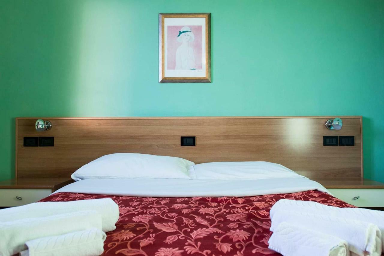 Hotel Le Corti Pitstop Ferrara Exterior photo